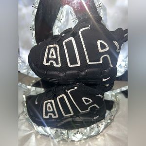 Classic Uptempo Nike Air ! This is the original classic color , IYKYK